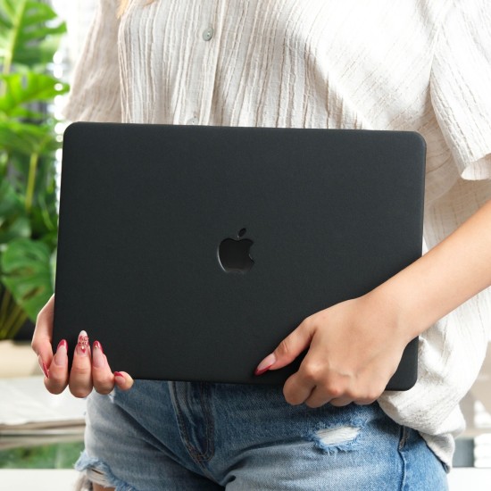 macbook air 13 soft touch sert kapak detay